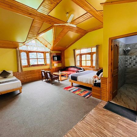 Hotel Hollywood Manali - Scenic River & Mountain View With Premium Rooms ภายนอก รูปภาพ