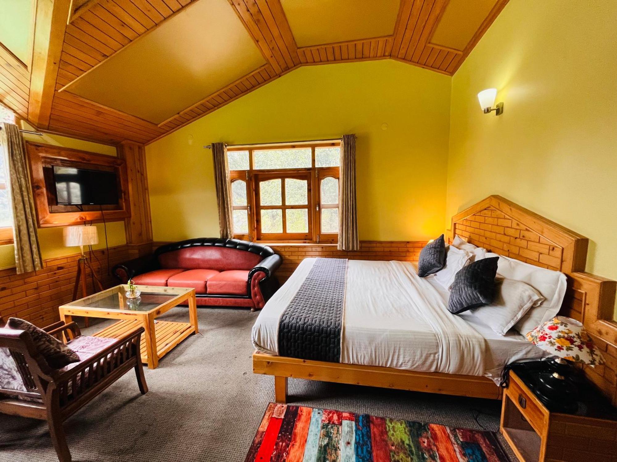 Hotel Hollywood Manali - Scenic River & Mountain View With Premium Rooms ภายนอก รูปภาพ
