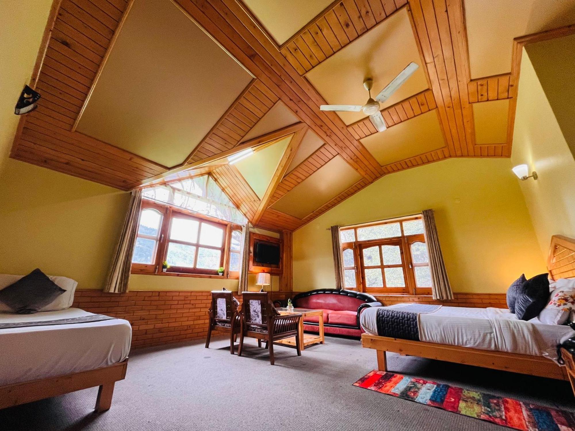 Hotel Hollywood Manali - Scenic River & Mountain View With Premium Rooms ภายนอก รูปภาพ
