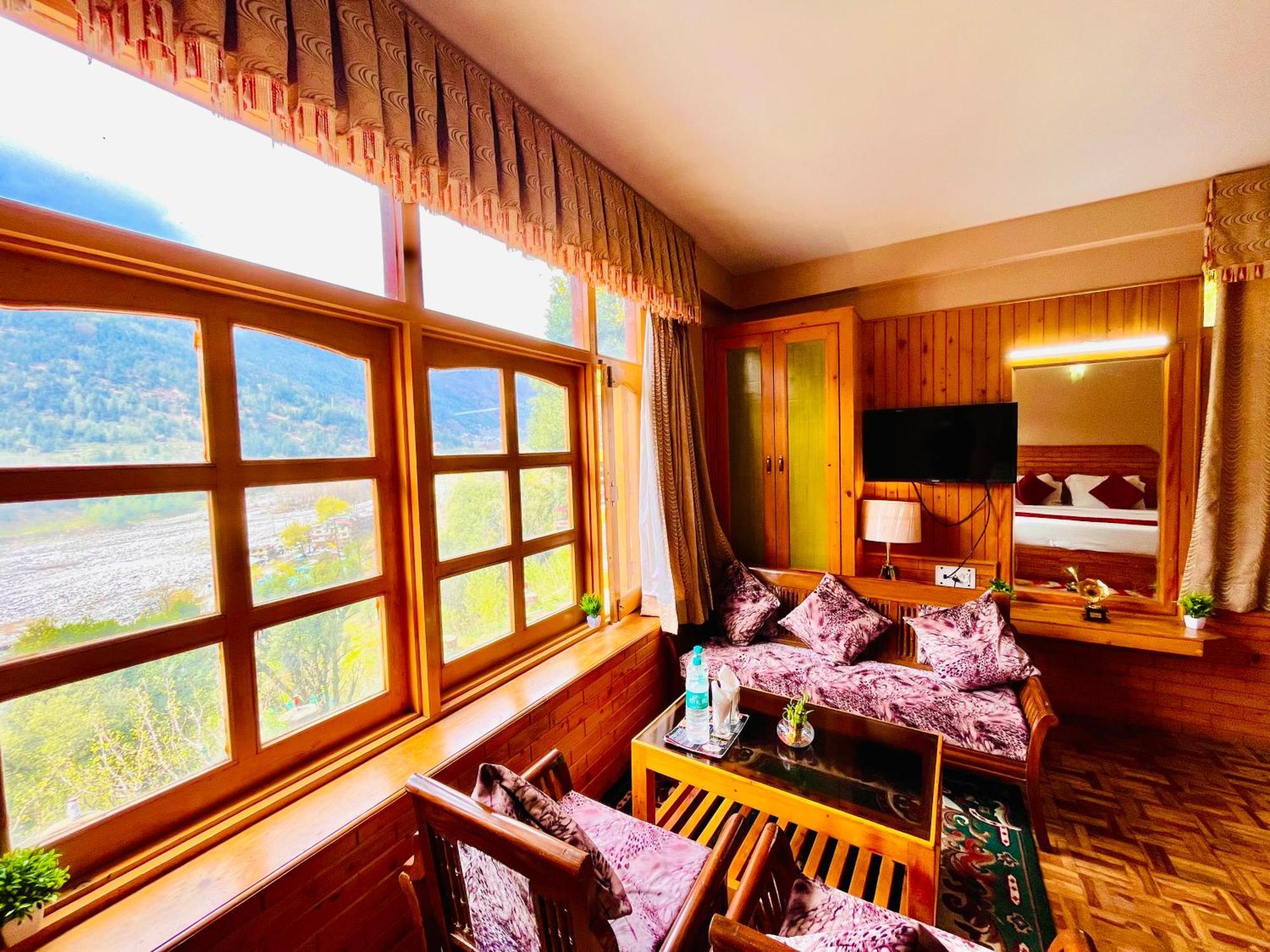 Hotel Hollywood Manali - Scenic River & Mountain View With Premium Rooms ภายนอก รูปภาพ