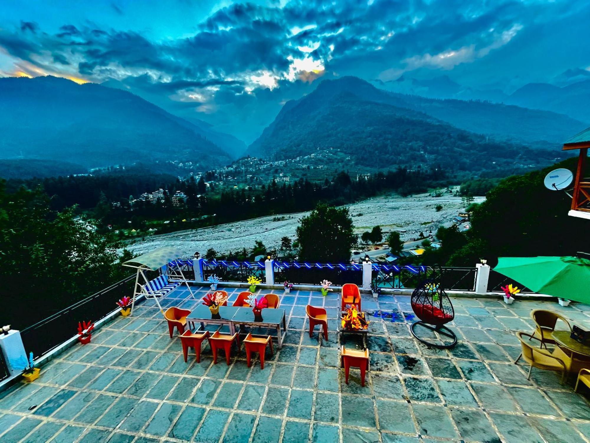 Hotel Hollywood Manali - Scenic River & Mountain View With Premium Rooms ภายนอก รูปภาพ