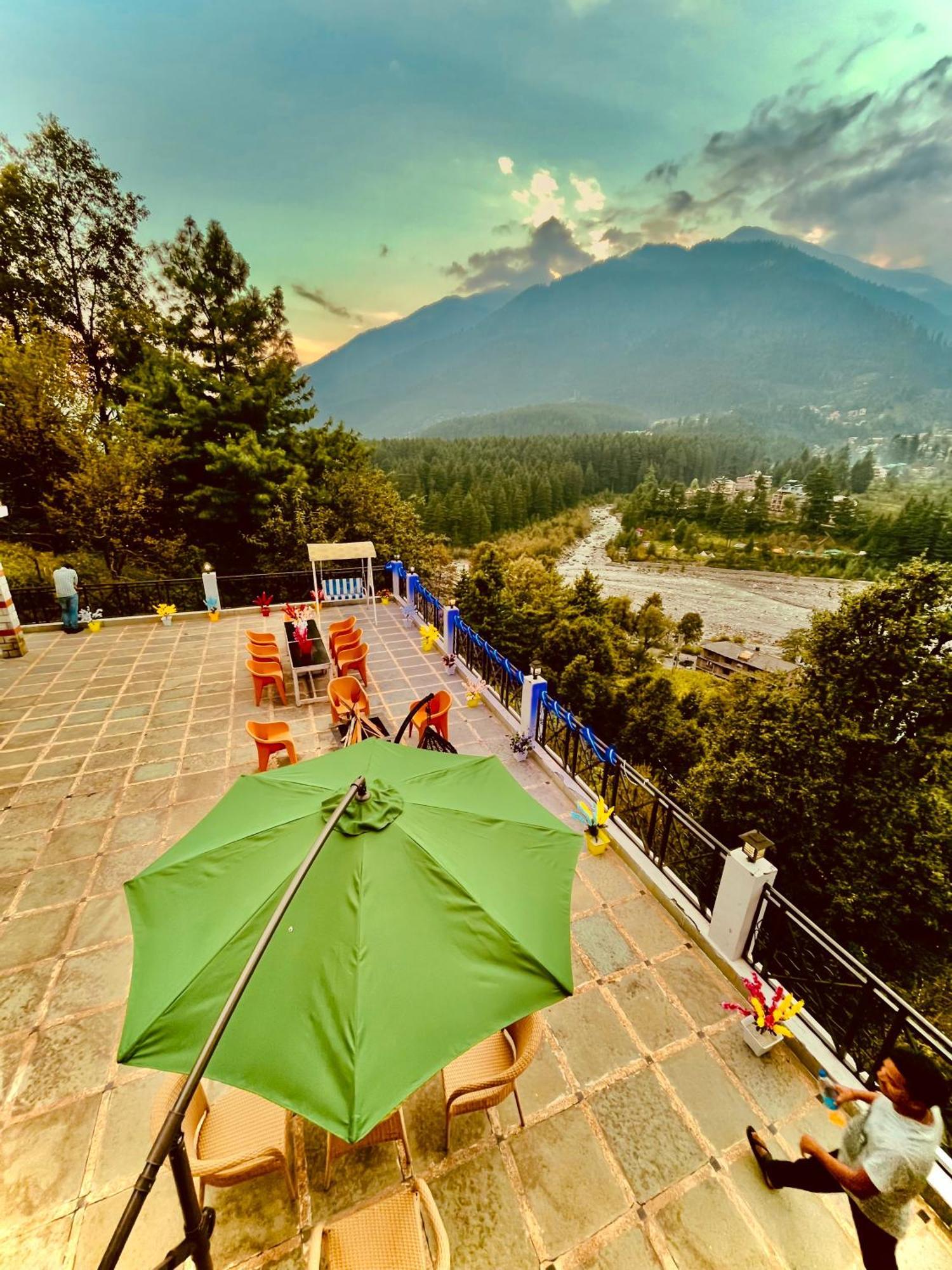 Hotel Hollywood Manali - Scenic River & Mountain View With Premium Rooms ภายนอก รูปภาพ