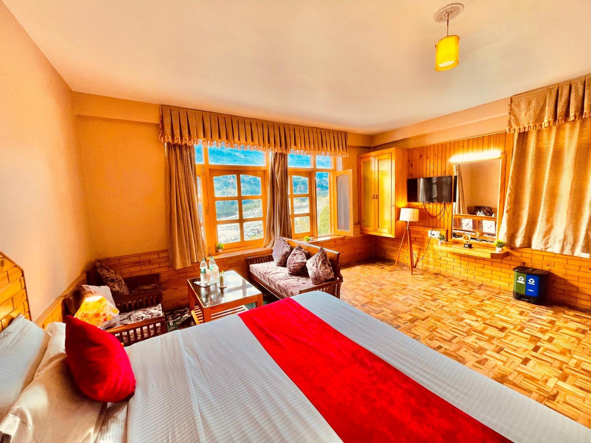 Hotel Hollywood Manali - Scenic River & Mountain View With Premium Rooms ภายนอก รูปภาพ