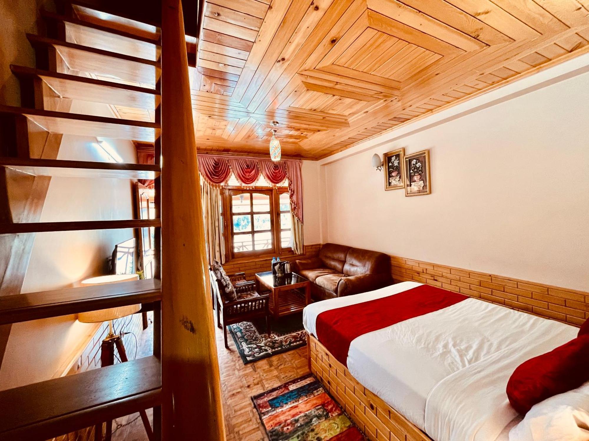 Hotel Hollywood Manali - Scenic River & Mountain View With Premium Rooms ภายนอก รูปภาพ