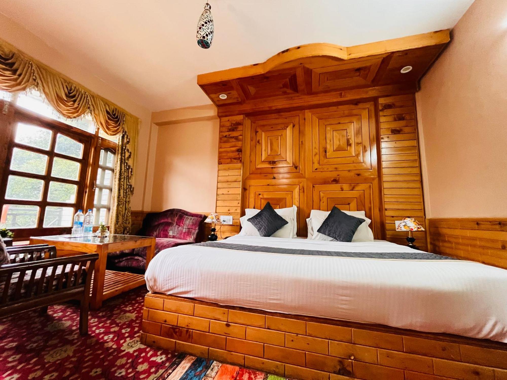 Hotel Hollywood Manali - Scenic River & Mountain View With Premium Rooms ภายนอก รูปภาพ