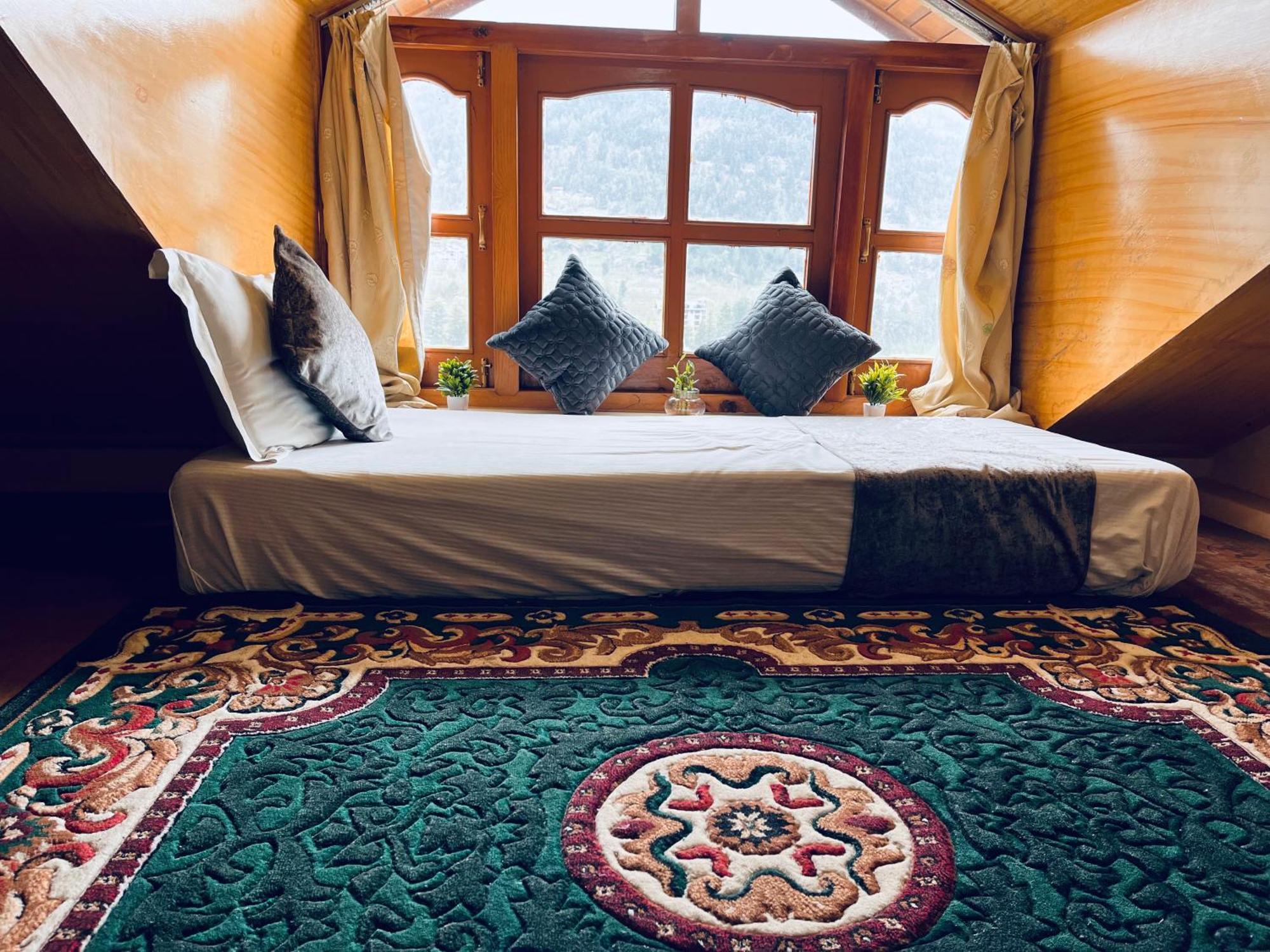 Hotel Hollywood Manali - Scenic River & Mountain View With Premium Rooms ภายนอก รูปภาพ