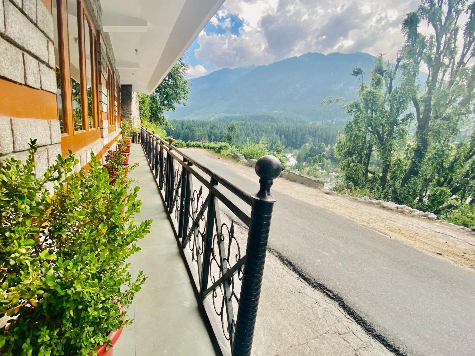 Hotel Hollywood Manali - Scenic River & Mountain View With Premium Rooms ภายนอก รูปภาพ