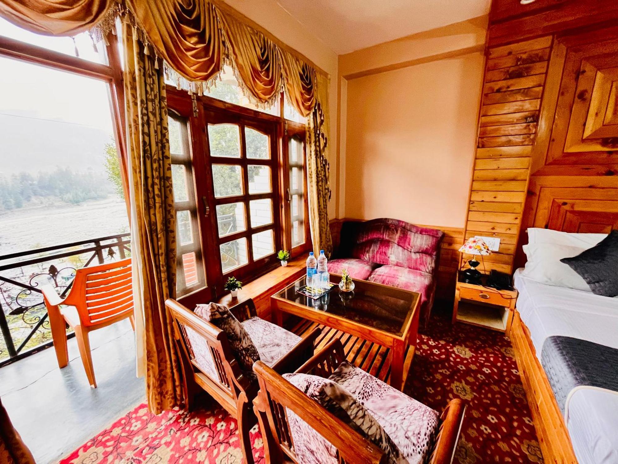 Hotel Hollywood Manali - Scenic River & Mountain View With Premium Rooms ภายนอก รูปภาพ