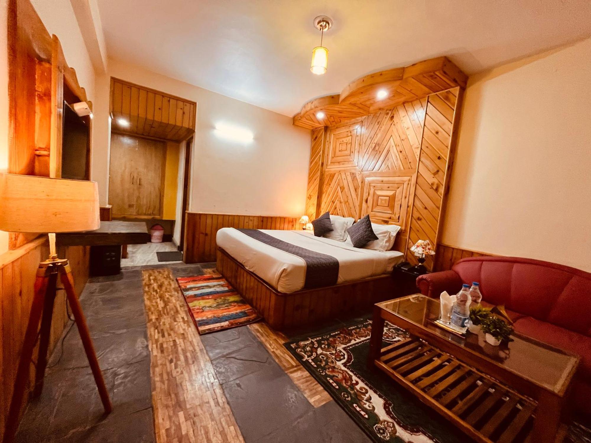 Hotel Hollywood Manali - Scenic River & Mountain View With Premium Rooms ภายนอก รูปภาพ