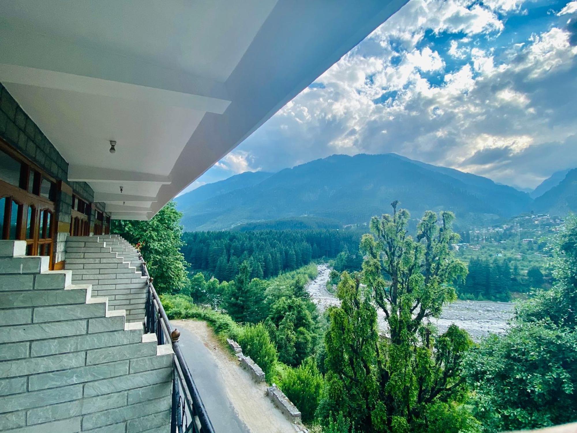 Hotel Hollywood Manali - Scenic River & Mountain View With Premium Rooms ภายนอก รูปภาพ
