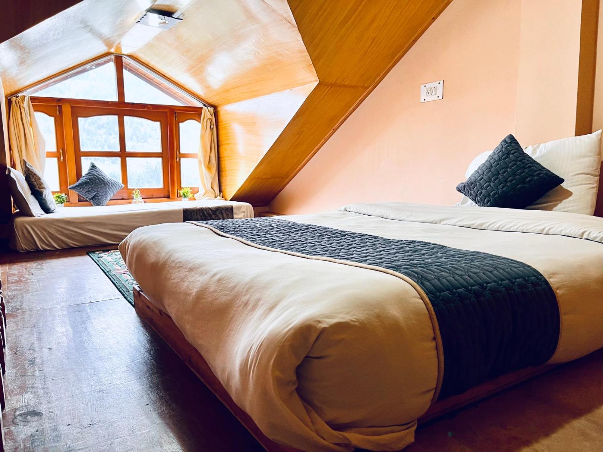 Hotel Hollywood Manali - Scenic River & Mountain View With Premium Rooms ภายนอก รูปภาพ