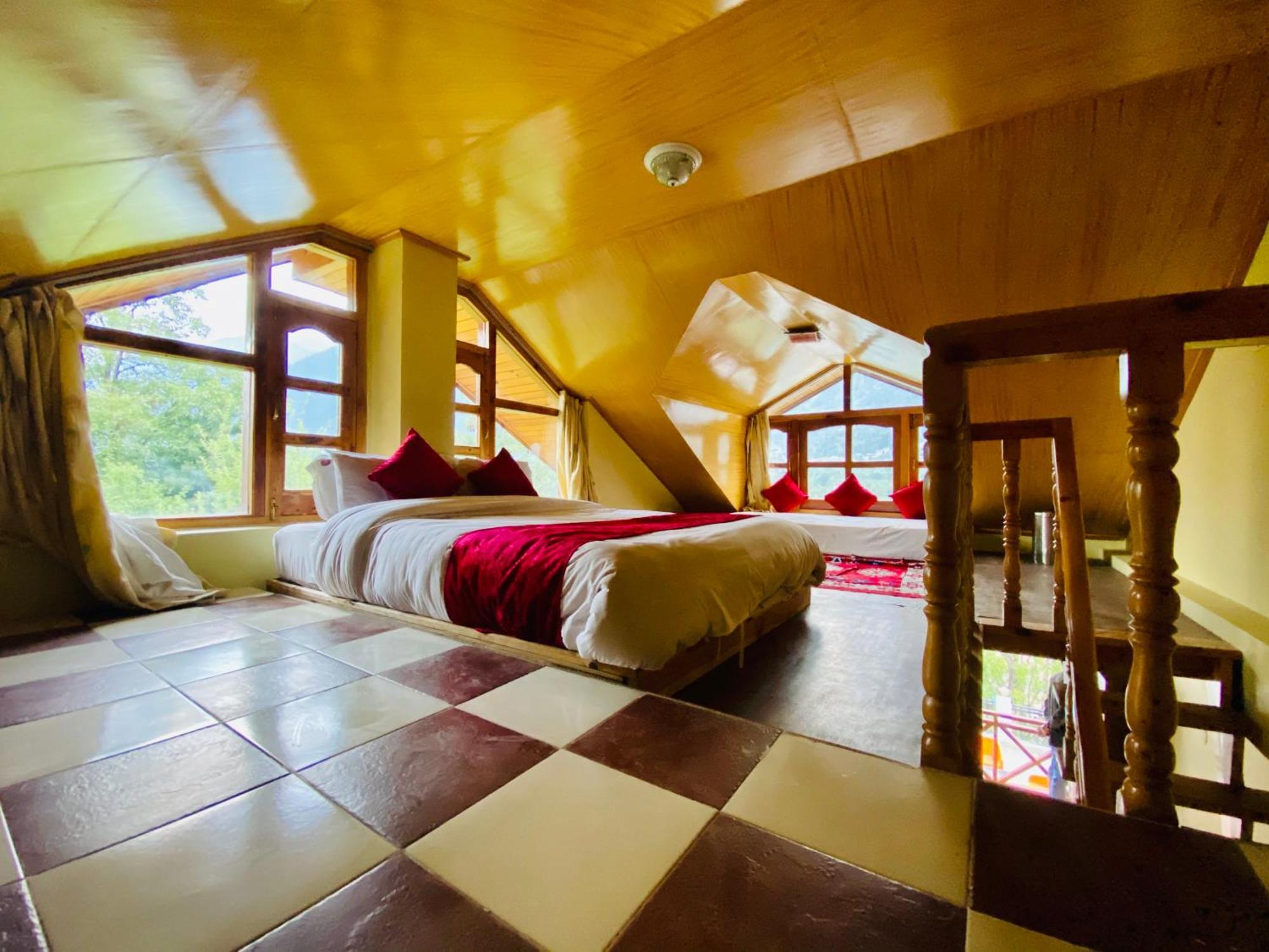 Hotel Hollywood Manali - Scenic River & Mountain View With Premium Rooms ภายนอก รูปภาพ