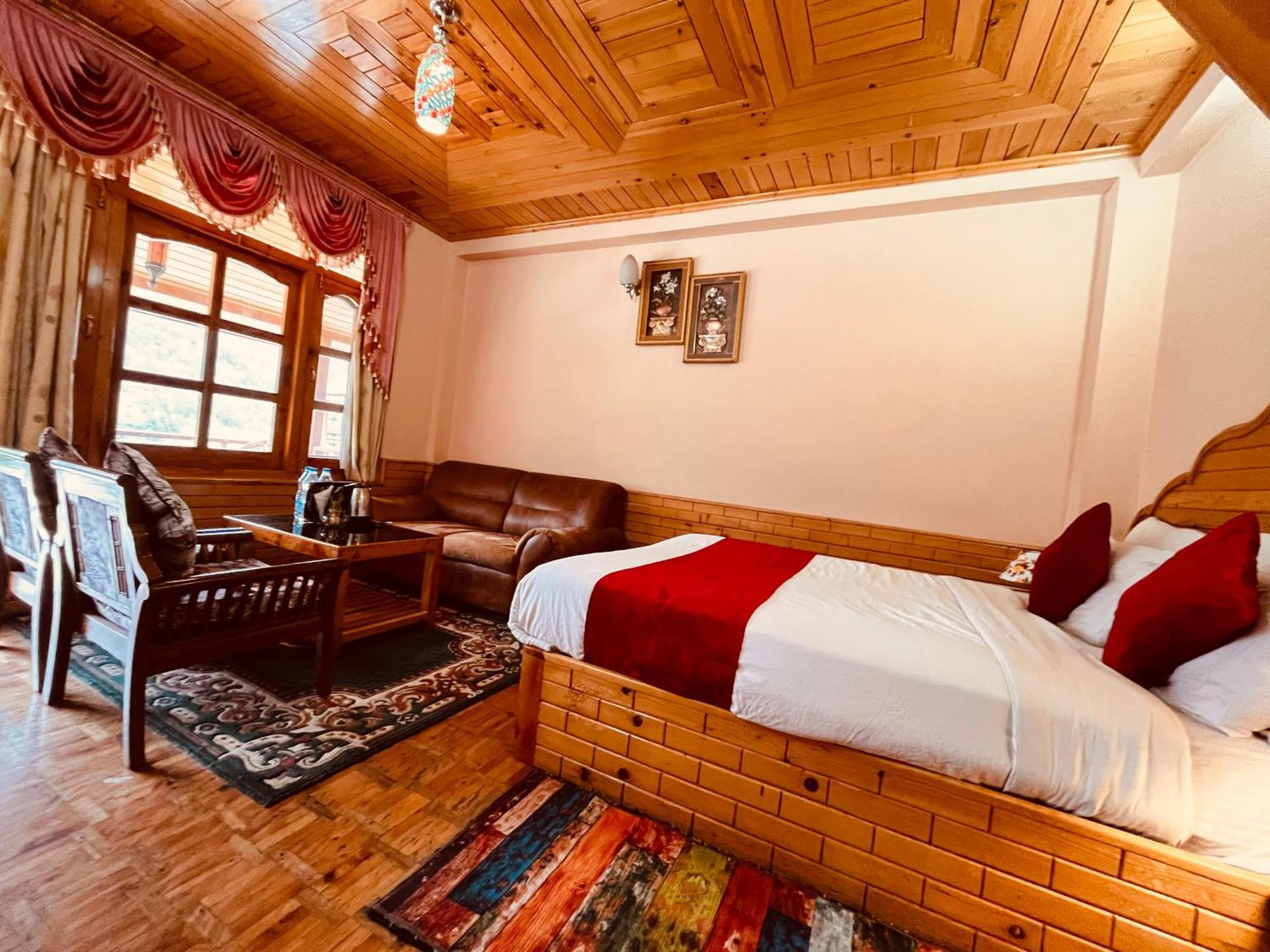 Hotel Hollywood Manali - Scenic River & Mountain View With Premium Rooms ภายนอก รูปภาพ